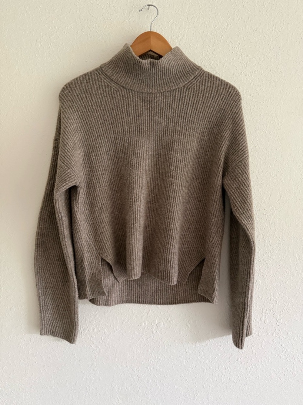 Abercrombie & Fitch Ribbed Turtleneck Sweater - Taupe